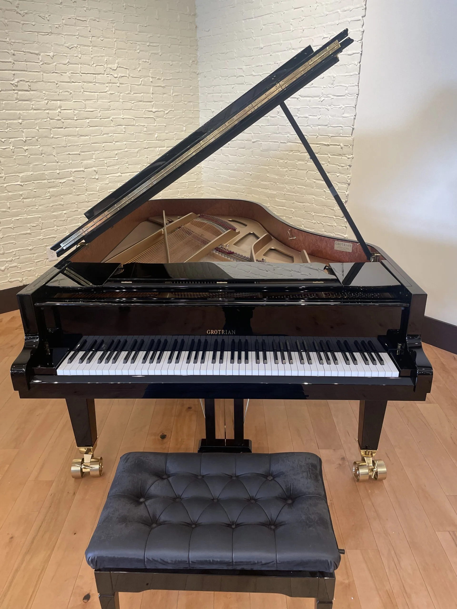 2013 Grotrian Steinweg G225